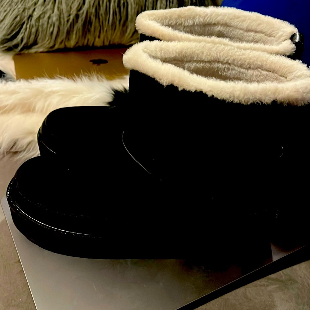 Black preloved Coach boots, worn 3x’s in excellent condition